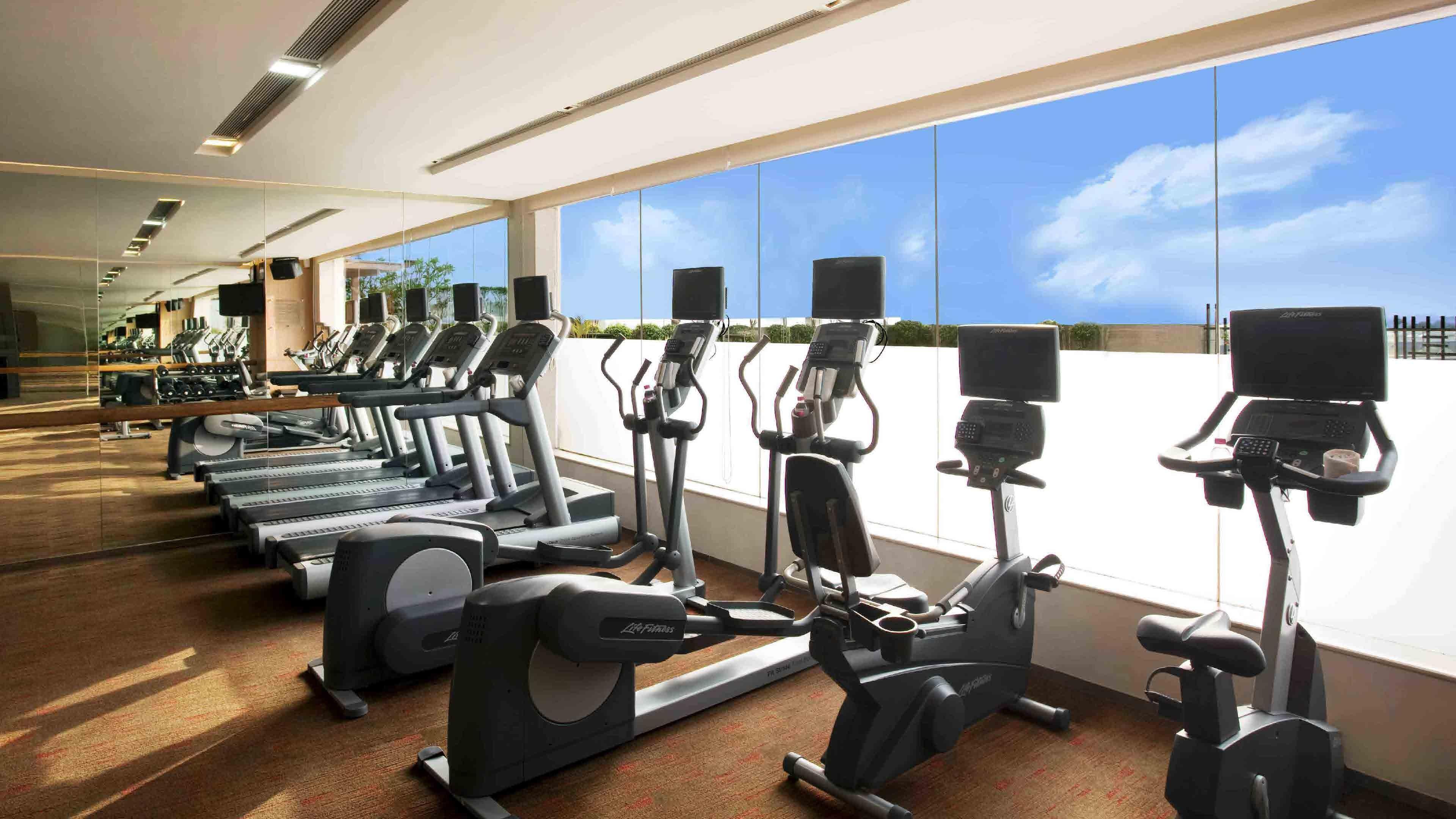 Holiday Inn New Delhi Mayur Vihar Noida By Ihg Exterior foto The gym at the hotel