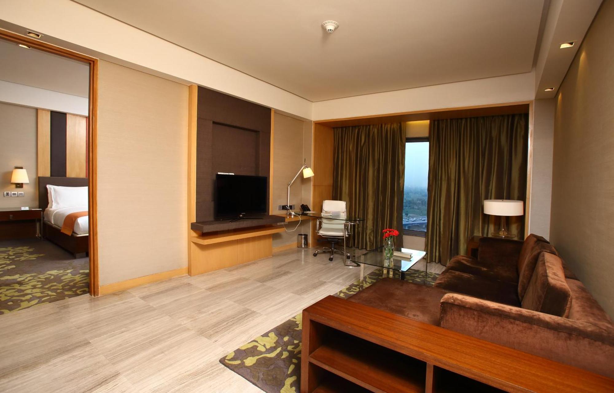 Holiday Inn New Delhi Mayur Vihar Noida By Ihg Exterior foto