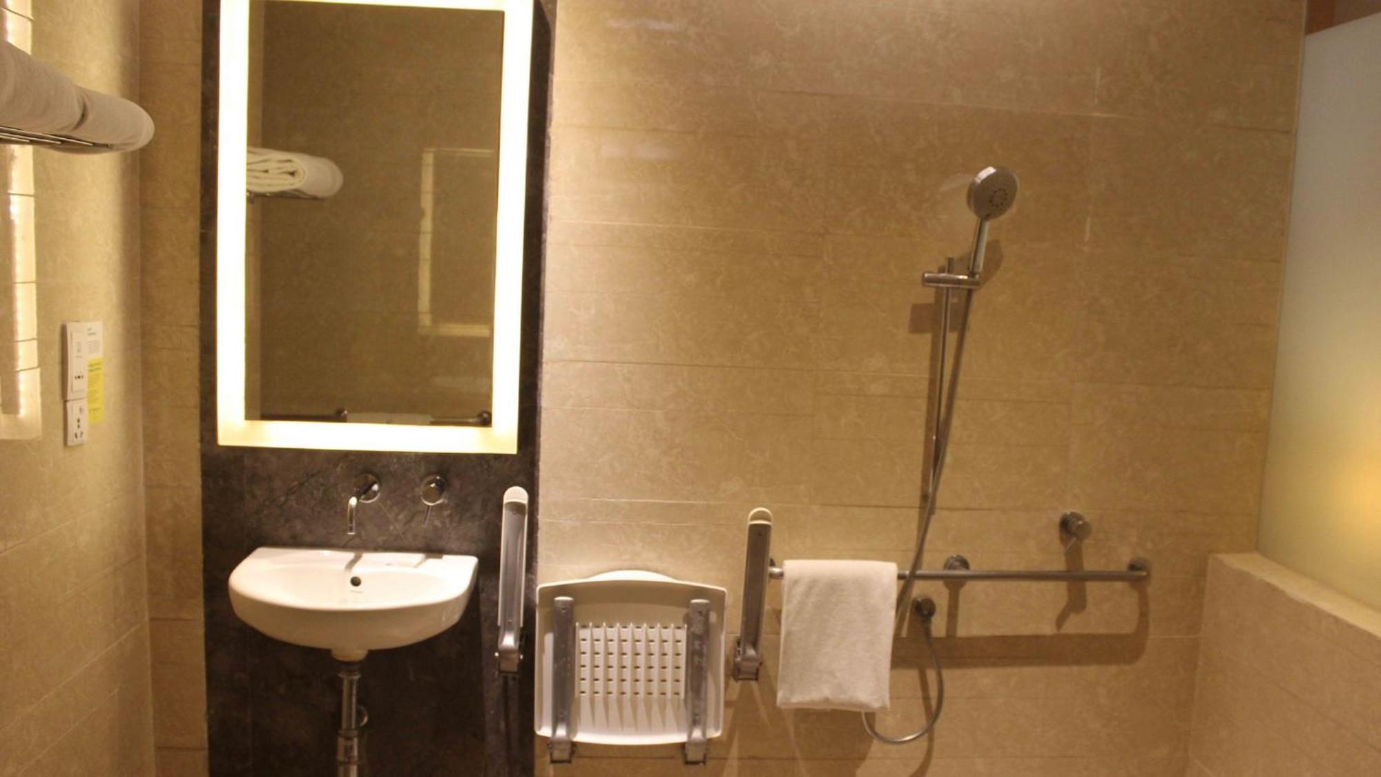 Holiday Inn New Delhi Mayur Vihar Noida By Ihg Exterior foto